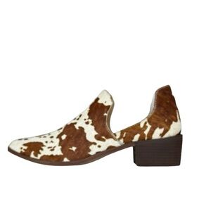 ✨🆕✨CHINESE LAUNDRY NWT
FORTUNE Cow Print Cowhide Bootie Size 8.5